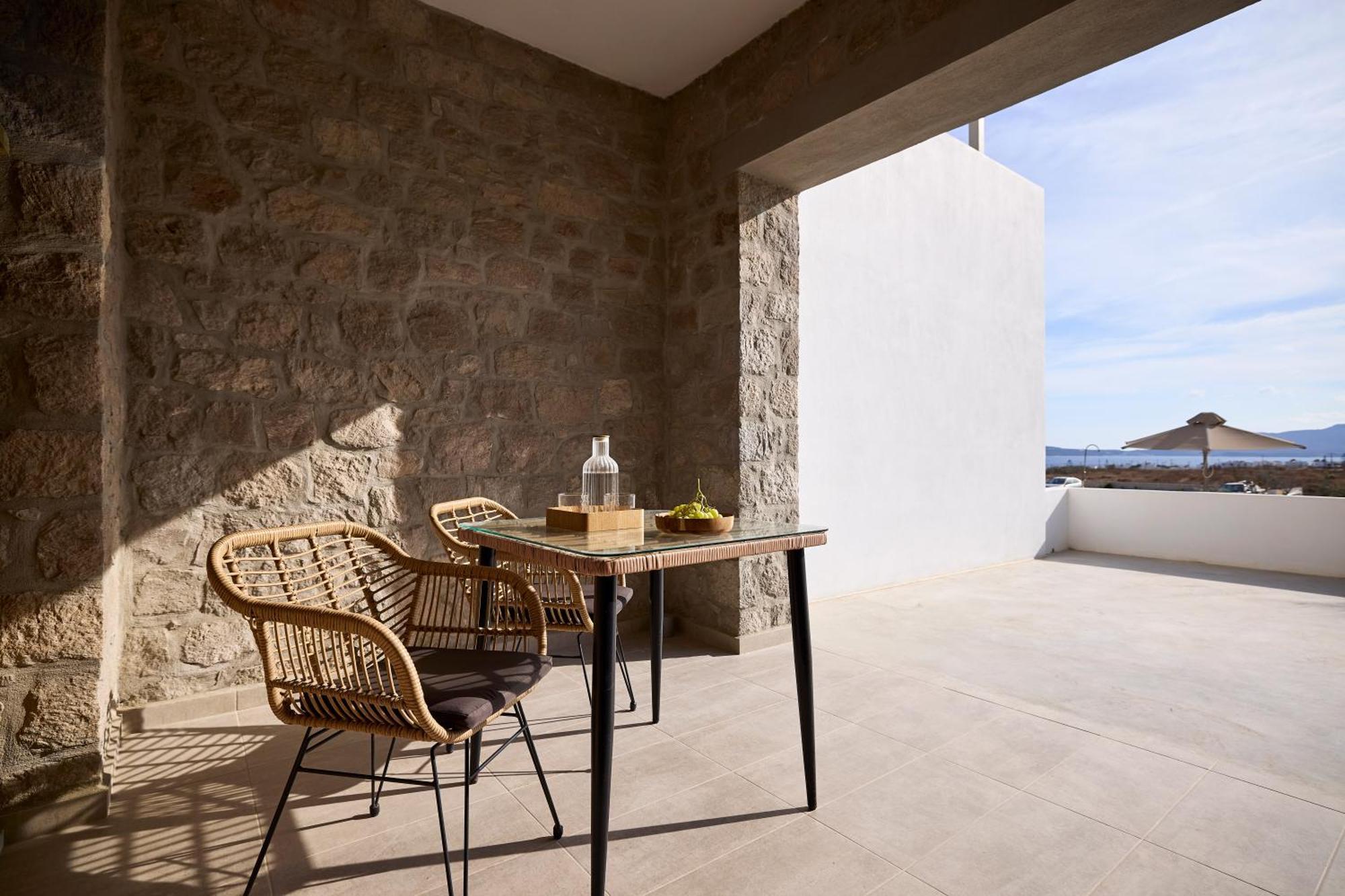 Kedros Milos Suites Adamantas  Quarto foto