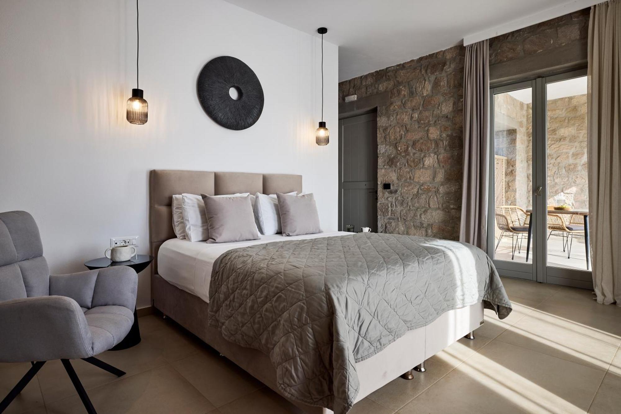 Kedros Milos Suites Adamantas  Quarto foto