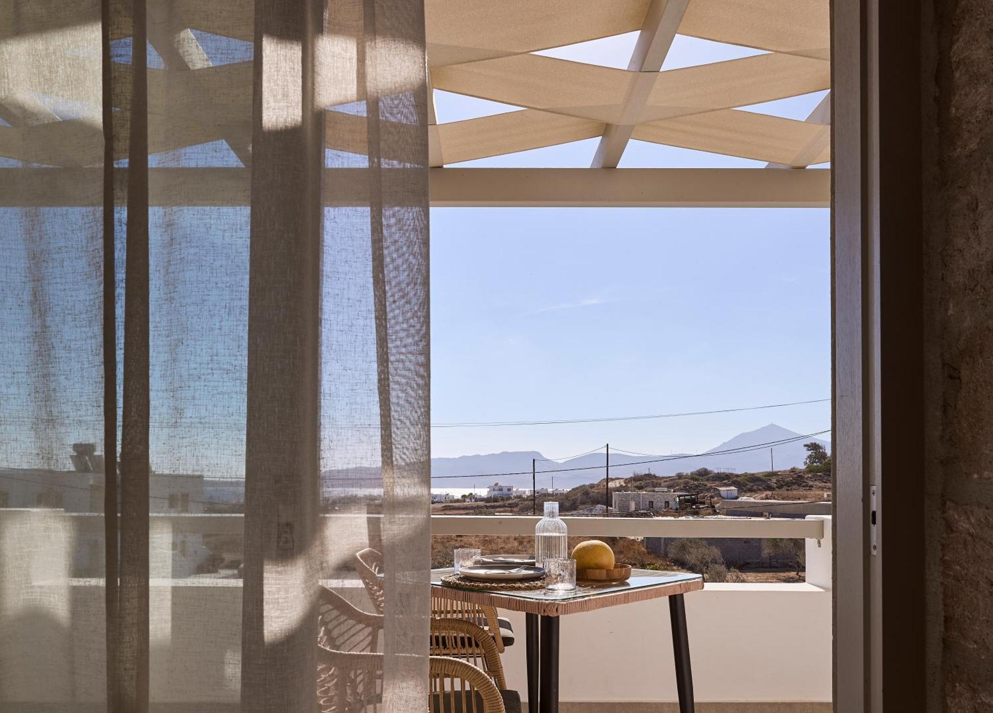 Kedros Milos Suites Adamantas  Quarto foto